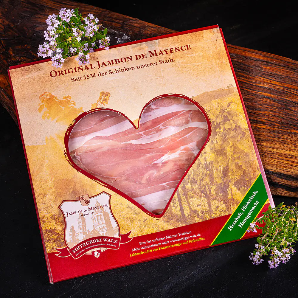 Original Jambon de Mayence Schinken in Herzverpackung der Metzgerei Walz – traditionelle Mainzer Schinkenspezialität.